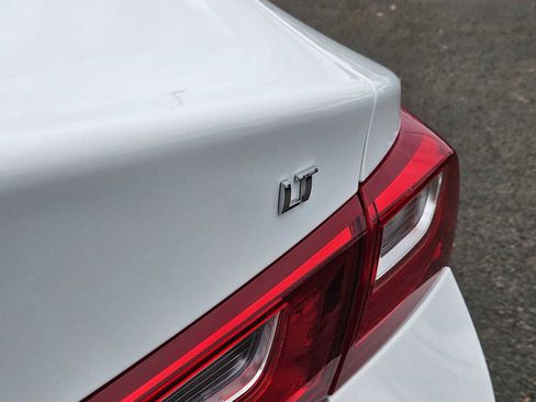 Used 2024 Chevrolet Malibu LT image 17