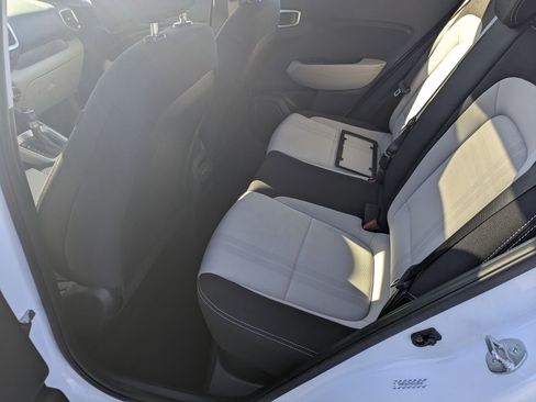 Used 2024 Hyundai Venue SEL image 27