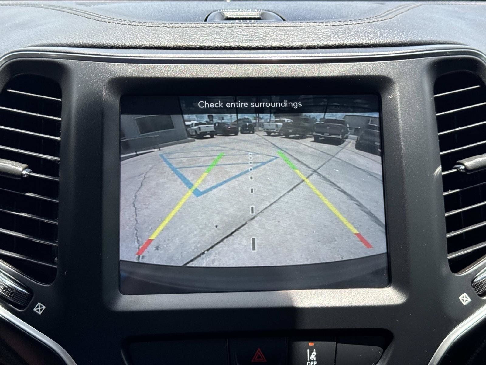 Used 2022 Jeep Cherokee Latitude Lux w/ Sun & Sound Group FWD image 26