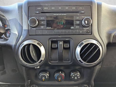 Used 2015 Jeep Wrangler Sahara image 13