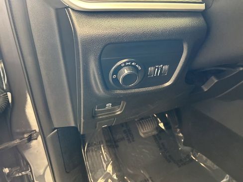 Certified 2023 Jeep Grand Cherokee L Laredo AWD/4WD image 40