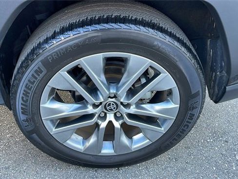 Used 2022 Toyota RAV4 XLE Premium image 30