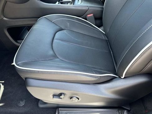 New 2027 Chrysler Pacifica Limited FWD image 26