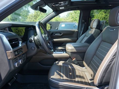 Used 2026 GMC Yukon XL Denali Ultimate AWD/4WD image 11