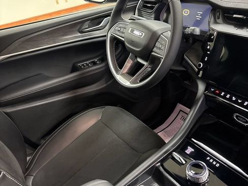 New 2026 Jeep Grand Cherokee Altitude AWD/4WD image 27