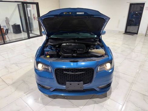 Used 2021 Chrysler 300 Touring L RWD image 5