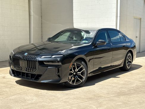 Used 2026 BMW 760i xDrive w/ Premium Package image 1