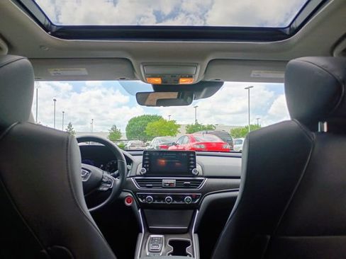 Used 2022 Honda Accord Touring image 11