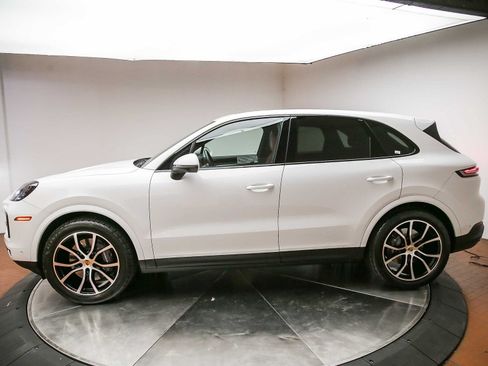 Certified 2024 Porsche Cayenne AWD/4WD image 2