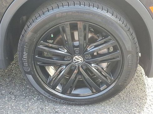 Used 2022 Volkswagen Tiguan SE R-Line image 8