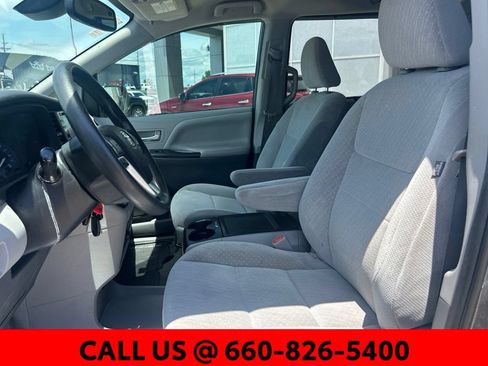 Used 2020 Toyota Sienna LE AWD/4WD image 17
