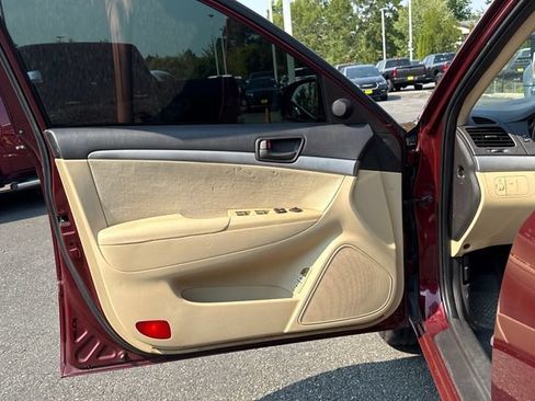 Used 2010 Hyundai Sonata GLS FWD image 16