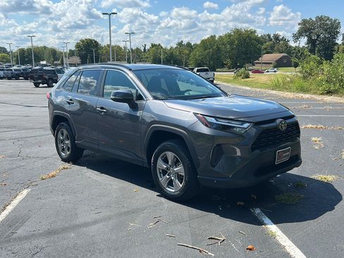 Used 2025 Toyota RAV4 XLE AWD/4WD image 7