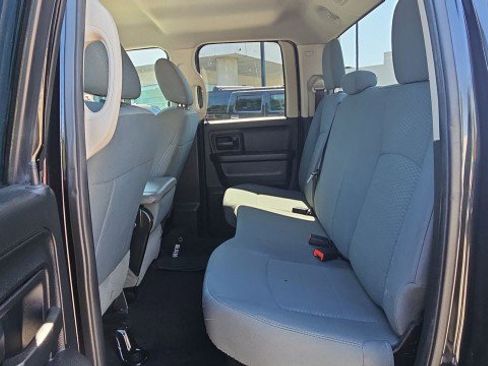 Used 2017 RAM 1500 Express RWD image 24