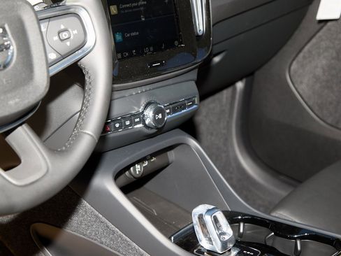 New 2025 Volvo XC40 B5 Plus w/ Climate Package image 14