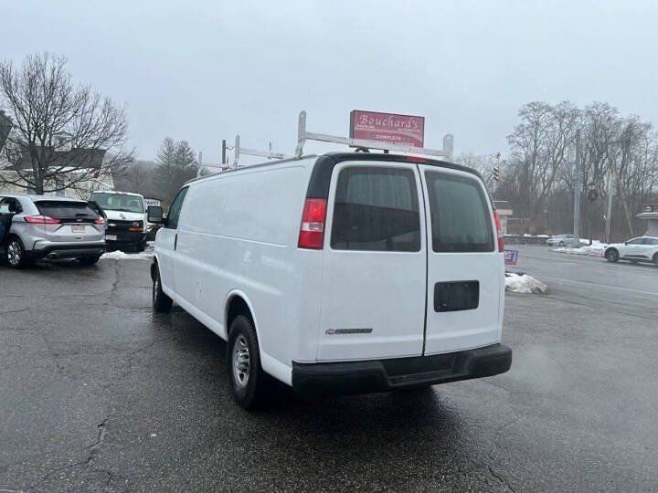 Used 2017 Chevrolet Express 3500 Extended RWD image 6