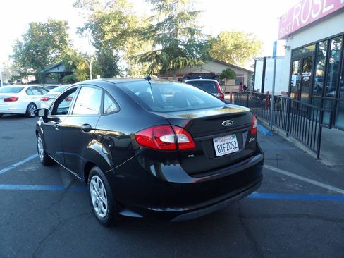 Used 2013 Ford Fiesta SE FWD image 4
