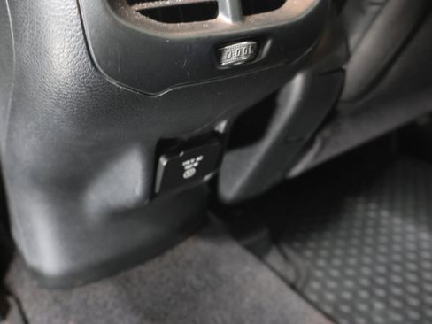 Used 2016 Jeep Cherokee Latitude w/ Cold Weather Group AWD/4WD image 29