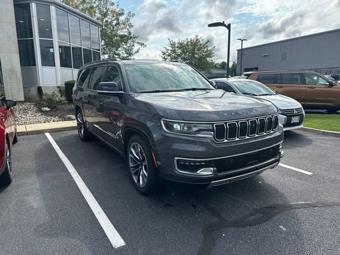 Used 2025 Jeep Wagoneer L Series III w/ Premium Group I AWD/4WD image 4