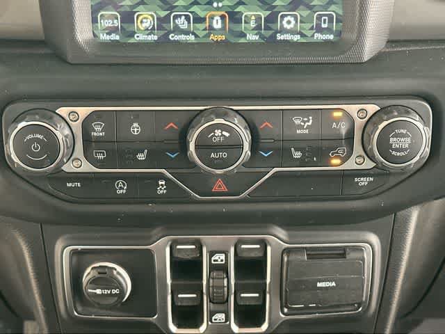 Used 2019 Jeep Wrangler Unlimited Sahara AWD/4WD image 16
