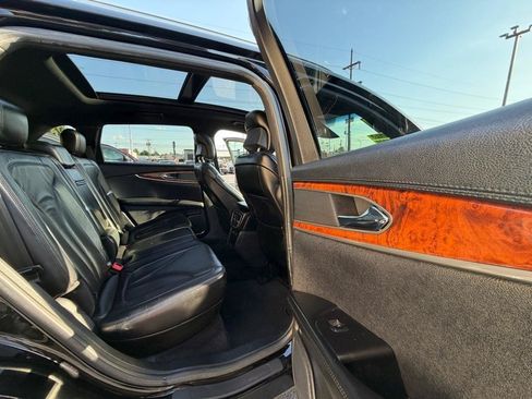 Used 2017 Lincoln MKX Reserve w/ Lincoln MKX Climate Package FWD image 17