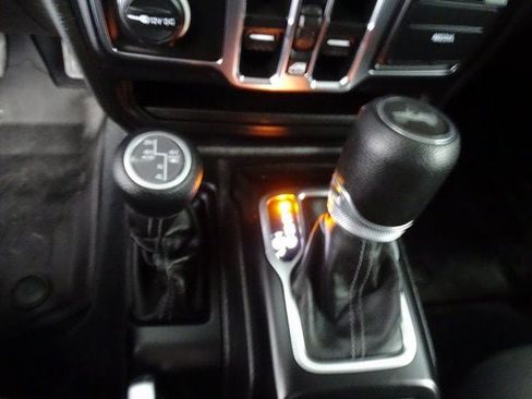 Used 2024 Jeep Wrangler Unlimited w/ Convenience Group AWD/4WD image 9