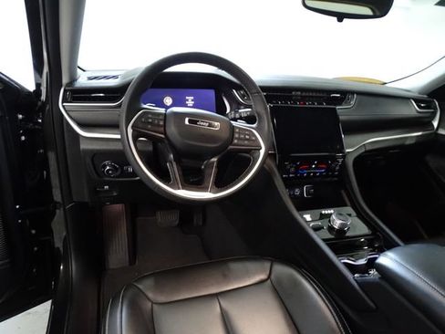 Certified 2023 Jeep Grand Cherokee L Limited AWD/4WD image 5