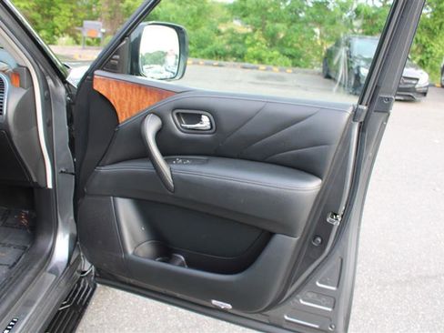 Used 2017 INFINITI QX80 4WD w/ Deluxe Technology Package image 16