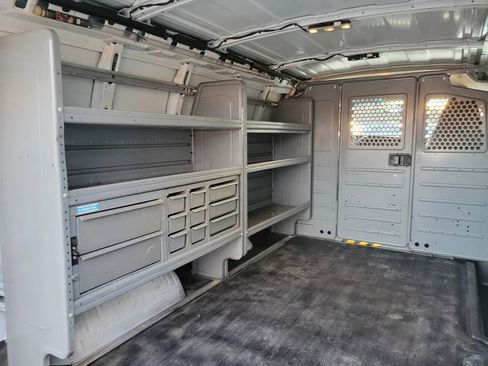 Used 2017 GMC Savana 2500 image 27