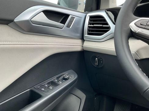 New 2025 Volkswagen Taos SE image 23