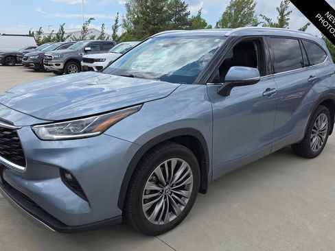Used 2020 Toyota Highlander Platinum image 1