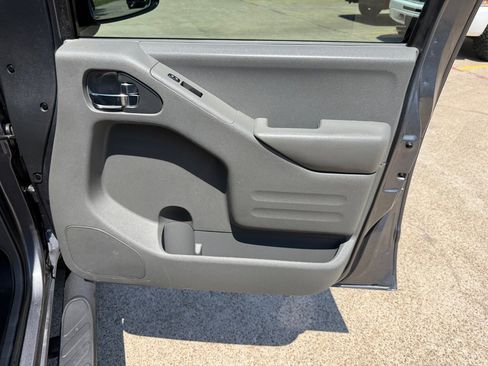 Used 2021 Nissan Frontier SV w/ Midnight Edition Floor Mats image 23