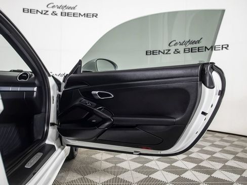 Used 2018 Porsche 718 Cayman S RWD image 17