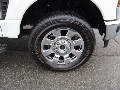 Used 2025 Ford F250 Lariat w/ Chrome Package image 37
