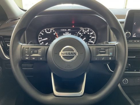 Used 2021 Nissan Rogue SV image 11