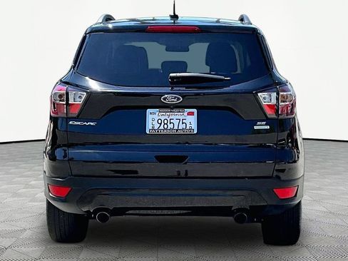 Used 2017 Ford Escape SE w/ SE Sport Appearance Package FWD image 4