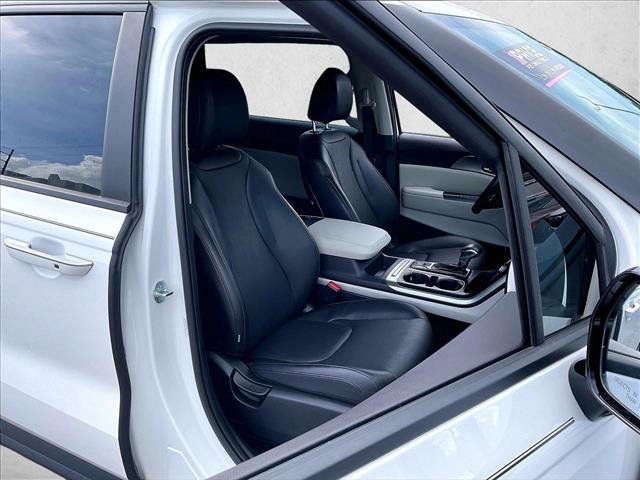 Used 2024 Kia Carnival LX FWD image 9