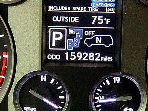 Used 2013 Lexus LX 570 4WD w/ Luxury Pkg image 16
