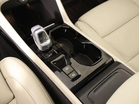 Used 2023 Volvo XC40 B5 Plus w/ Driver Assist Package AWD/4WD image 8