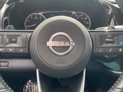 Used 2024 Nissan Pathfinder SL AWD/4WD image 15