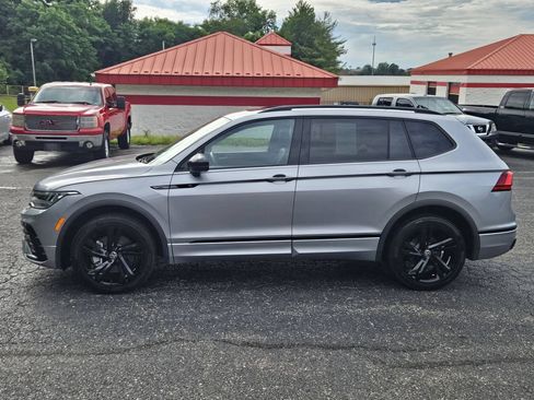 Used 2023 Volkswagen Tiguan SE R-Line FWD image 3