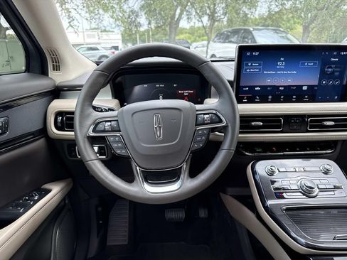 Certified 2023 Lincoln Nautilus AWD w/ Premium Package image 17