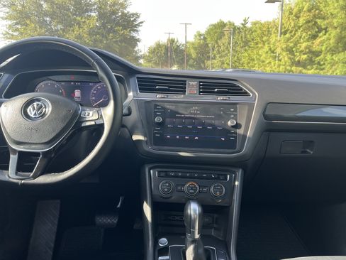 Used 2018 Volkswagen Tiguan SEL Premium AWD/4WD image 27