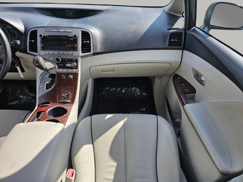 Used 2010 Toyota Venza Limited image 4
