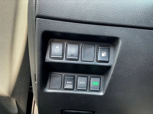 Used 2019 Nissan Rogue S AWD/4WD image 17