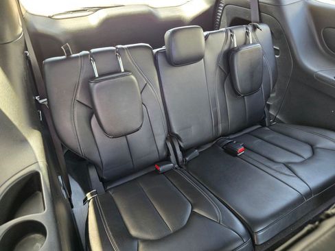 Used 2025 Chrysler Pacifica Select FWD image 32