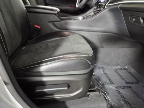 Certified 2025 Jeep Grand Cherokee Altitude image 32