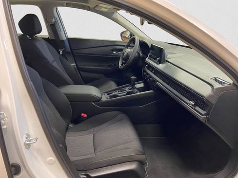 Used 2025 Honda Accord SE image 16