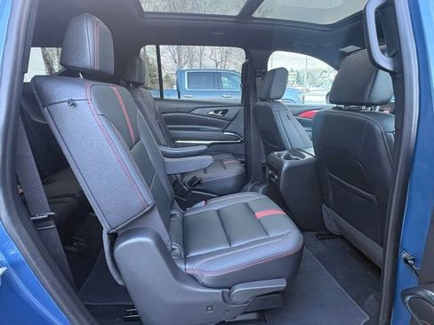 Used 2024 Chevrolet Traverse RS image 37