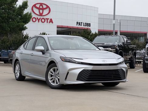 Used 2025 Toyota Camry LE FWD image 2